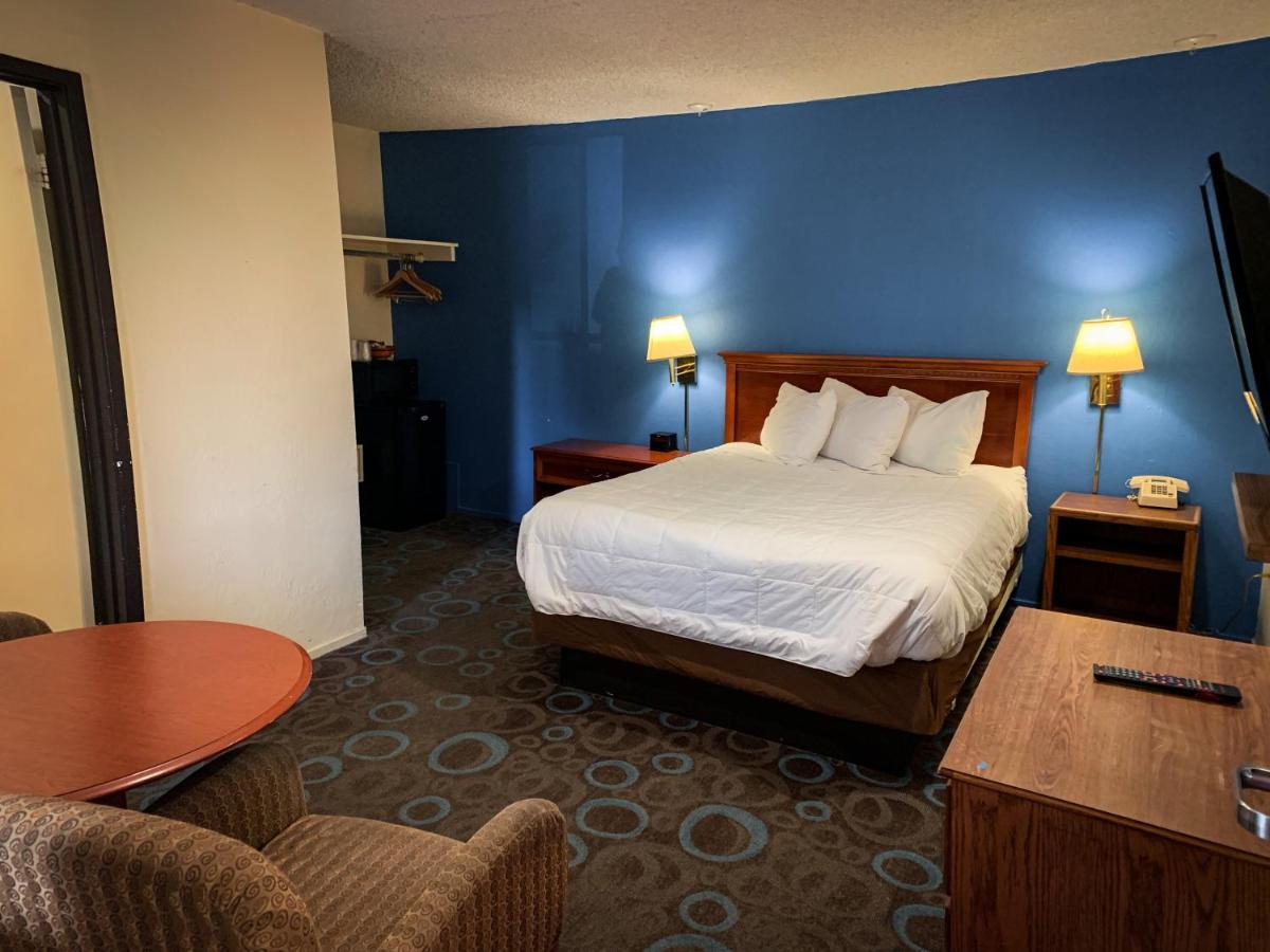 Ventura Grand Inn Мамът Лейкс Екстериор снимка