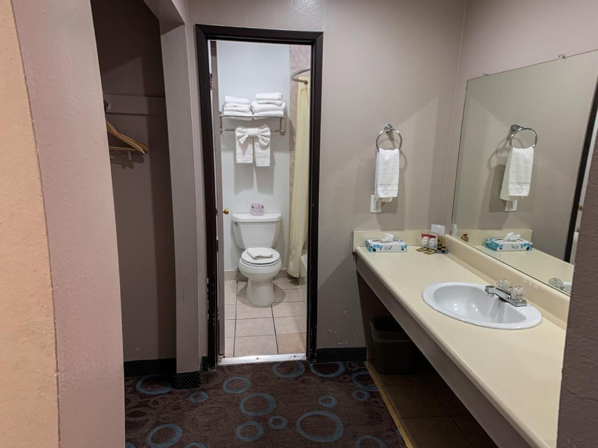 Ventura Grand Inn Мамът Лейкс Екстериор снимка