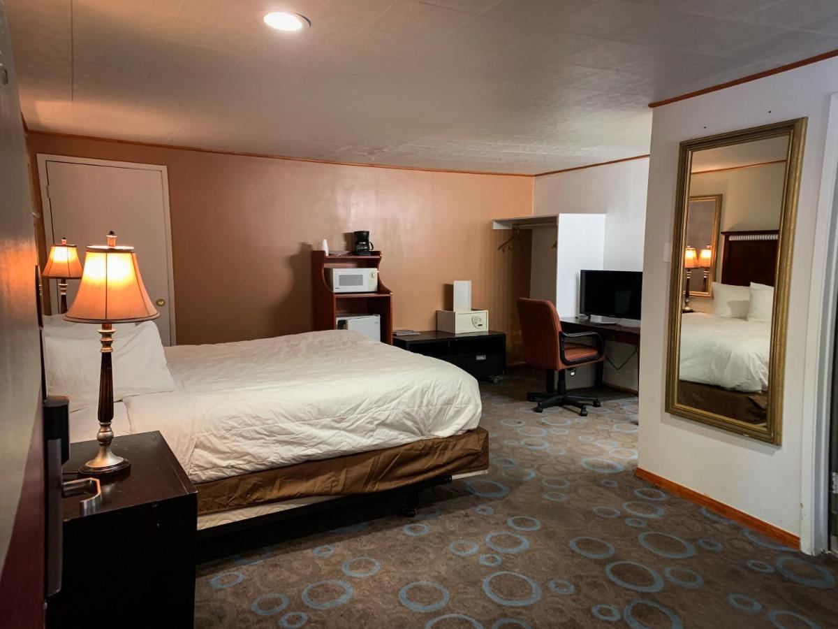 Ventura Grand Inn Мамът Лейкс Екстериор снимка