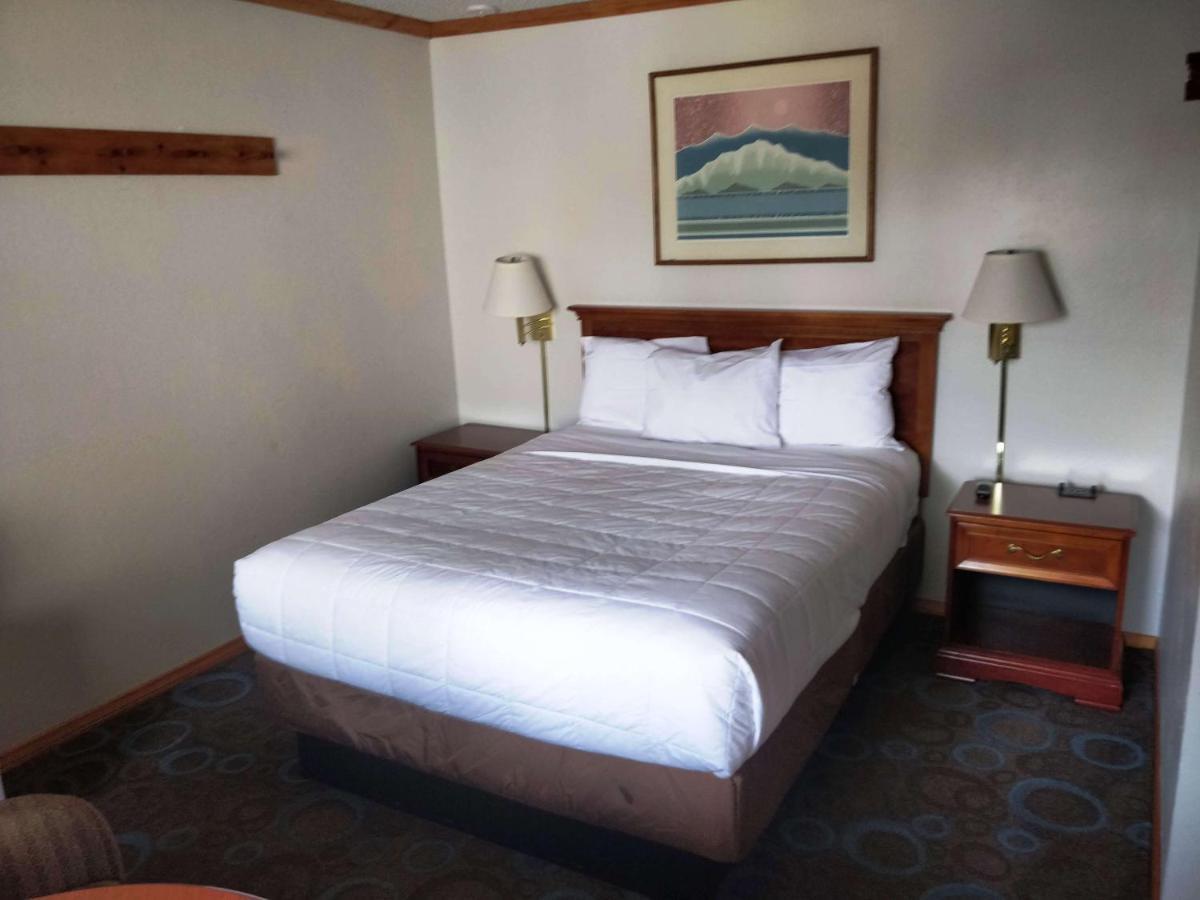 Ventura Grand Inn Мамът Лейкс Екстериор снимка