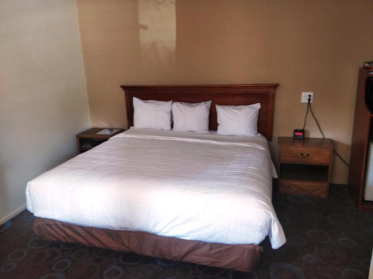 Ventura Grand Inn Мамът Лейкс Екстериор снимка