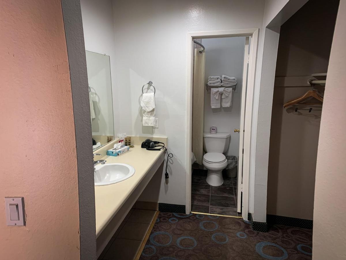 Ventura Grand Inn Мамът Лейкс Екстериор снимка